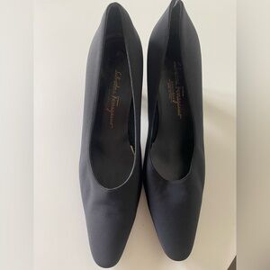 Salvatore Ferragamo Boutique Black Satin Pumps Made in Italy Women’s Size 10B